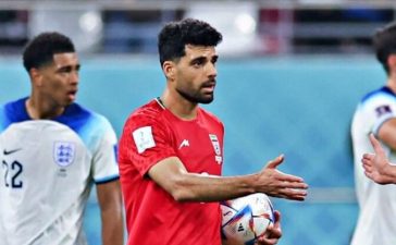 Mehdi Taremi a preparar-se para marcar uma grande penalidade no Inglaterra-Irão
