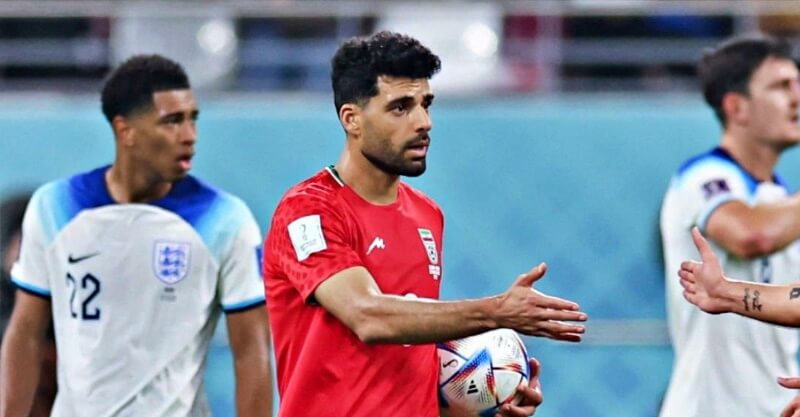 Mehdi Taremi a preparar-se para marcar uma grande penalidade no Inglaterra-Irão