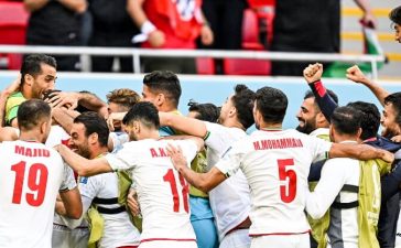 Jogadores do Irão celebram vitória sobre o País de Gales