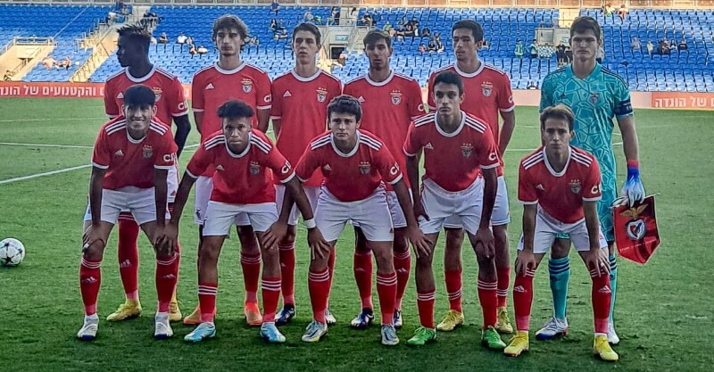 Equipa jovem do Benfica antes de defrontar o Maccabi Haifa na Youth League