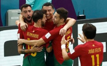 Jogadores celebram o golo de Bruno Fernandes pela Seleção Nacional no Portugal-Uruguai