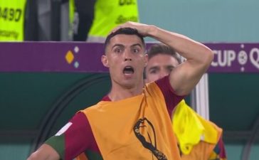 Cristiano Ronaldo espantado com o erro de Diogo Costa no Portugal-Gana