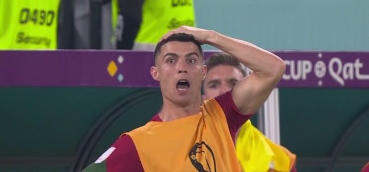 Cristiano Ronaldo espantado com o erro de Diogo Costa no Portugal-Gana