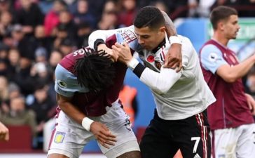 Cristiano Ronaldo e Mings desentendem-se no Aston Villa-Manchester United