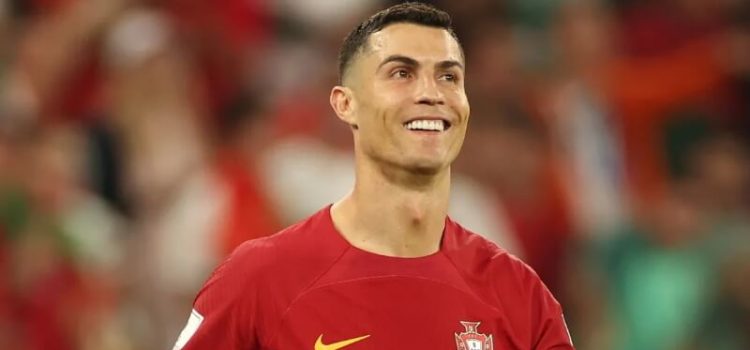 Cristiano Ronaldo sorri ironicamente no Portugal-Uruguai