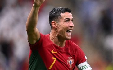Cristiano Ronaldo celebra golo atribuído a Bruno Fernandes no Portugal-Uruguai
