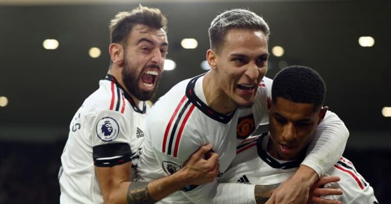 Bruno Fernandes, Antony e Rashford festejam golo da vitória do Manchester United sobre o Wolverhampton