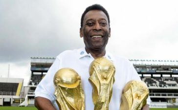 Pelé, com três Mundiais que conquistou