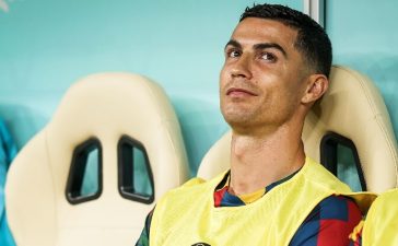 Cristiano Ronaldo arrancou o Portugal-Suíça no banco de suplentes
