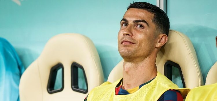 Cristiano Ronaldo arrancou o Portugal-Suíça no banco de suplentes