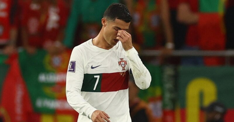 Cristiano Ronaldo lavado em lágrimas após a eliminação de Portugal do Mundial 2022