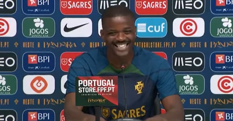 William Carvalho em conferência de imprensa da Seleção Nacional