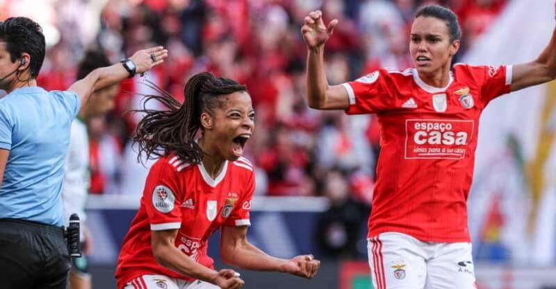 Jéssica Silva celebra um dos golos da goleada do Benfica ao Sporting na Taça de Portugal feminina