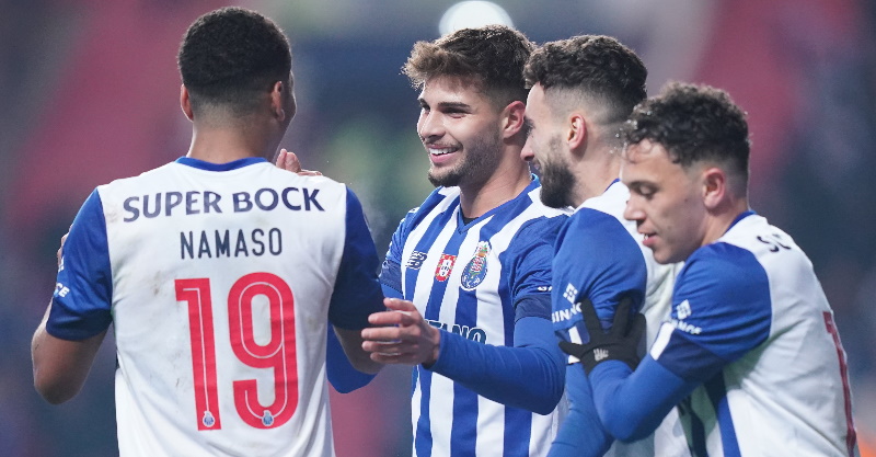 Bernardo Folha festeja o seu primeiro golo pelo FC Porto diante do Académico de Viseu na Taça da Liga