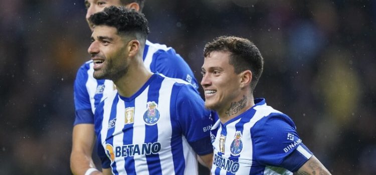 Mehdi Taremi e Otávio na vitória do FC Porto sobre o Famalicão