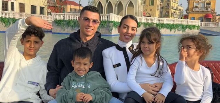 Cristiano Ronaldo e a família em Ríade, Arábia Saudita