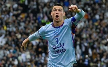 Cristiano Ronaldo bisa na partida entre as estrelas da liga saudita e o PSG