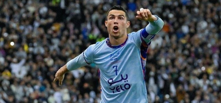 Cristiano Ronaldo bisa na partida entre as estrelas da liga saudita e o PSG