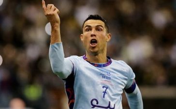 Cristiano Ronaldo a festejar o golo no jogo entre as estrelas da liga saudita e o PSG