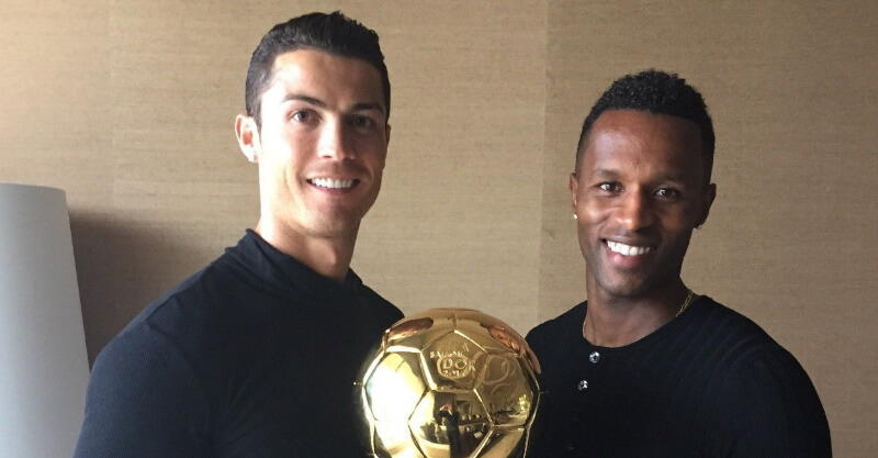 Cristiano Ronaldo com o amigo José Semedo após a conquista da Bola de Ouro