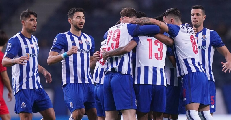 Jogadores do FC Porto festejam vitória sobre o Académico de Viseu