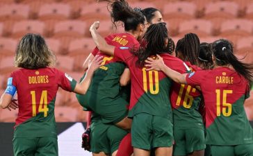 Jogadoras de Portugal festejam apuramento para o Mundial Feminino pela primeira vez