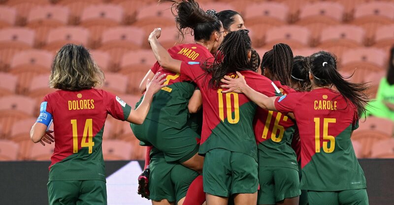 Jogadoras de Portugal festejam apuramento para o Mundial Feminino pela primeira vez