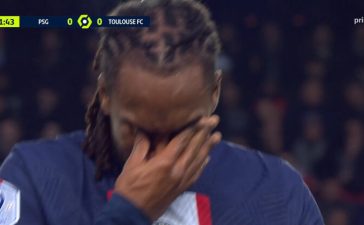 Renato Sanches chora após lesionar-se no PSG-Toulouse