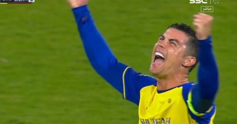 Cristiano Ronaldo festeja segundo golo pelo Al Nassr