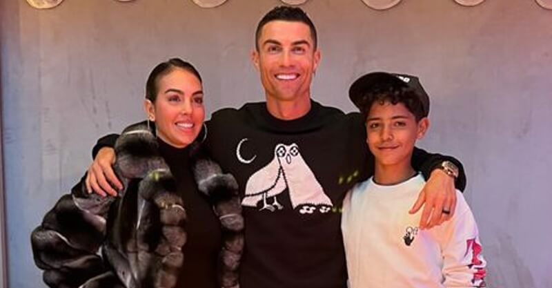 Cristiano Ronaldo, Georgina Rodríguez e Cristianinho no 38º aniversário do craque português