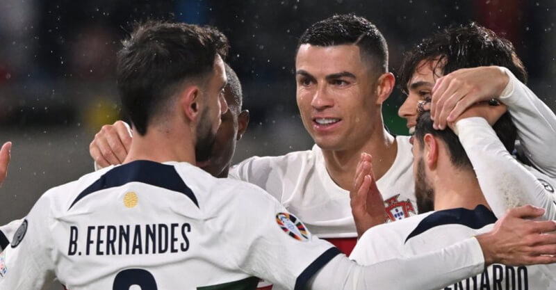 Cristiano Ronaldo celebra golos no Luxemburgo-Portugal