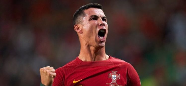 Cristiano Ronaldo festeja efusivamente o golo marcado no Portugal-Liechtenstein