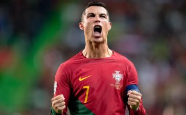 Cristiano Ronaldo celebra com euforia um dos golos que marcou no Portugal-Liechtenstein