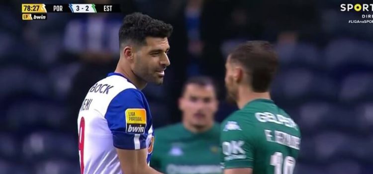 Momento entre Mehdi Taremi e Francisco Geraldes no FC Porto-Estoril