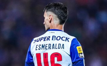 Stephen Eustáquio no P. Ferreira-FC Porto com homenagem à mãe