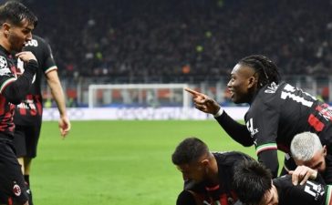 Jogo entre AC Milan e Nápoles na Liga dos Campeões