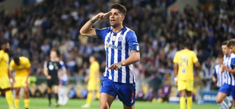 Fábio Cardoso celebra golo marcado no FC Porto-Portimonense