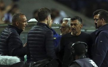 Sérgio Conceição e João Pedro Sousa discutem no FC Porto-Famalicão