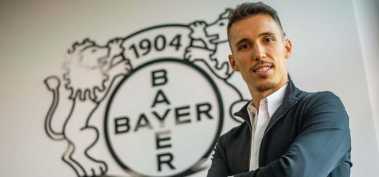 Alex Grimaldo reforça Bayer Leverkusen