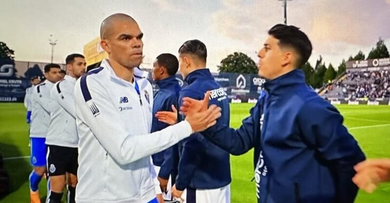 Pepe e Santiago Colombatto no Famalicão_FC Porto