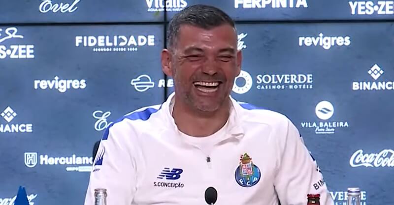 Gargalhada de Sérgio Conceição em conferência de imprensa