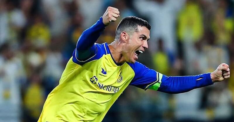 Cristiano Ronaldo festeja com euforia um golo pelo Al Nassr