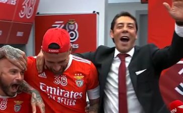 Rui Costa entoa hino do Benfica após conquista do título