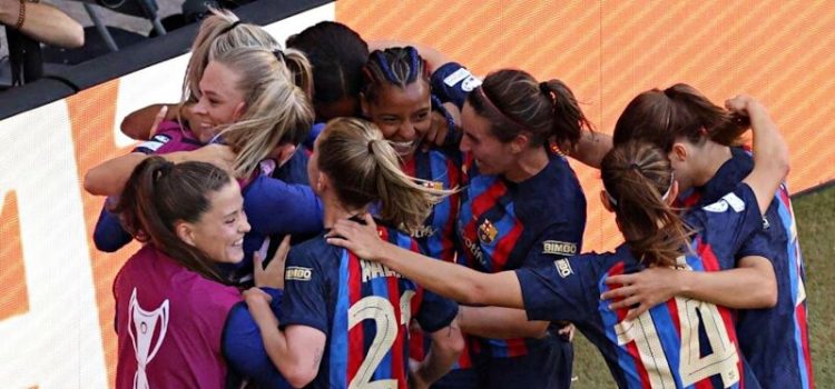Jogadoras do Barcelona festejam Champions Feminina.