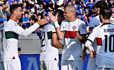 Jogadores da Seleção Nacional celebram o golo de Cristiano Ronaldo no Islândia-Portugal.