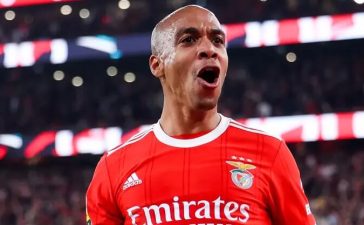 João Mário celebra golo pelo Benfica