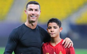 Cristiano Ronaldo com o seu filho Cristianinho no Al Nassr