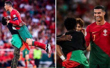 Cristiano Ronaldo com o jovem que entrou em campo durante o Portugal-Bósnia.