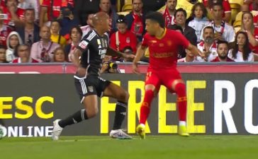 Falta de Marlon sobre João Mário que deu grande penalidade no Gil Vicente-Benfica.