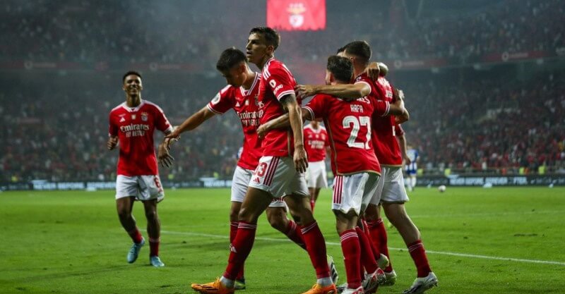 Jogadores do Benfica celebram um dos golos na derrota diante do Boavista